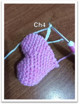 Amigurumi Winged Heart – This is the first row