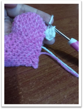 Amigurumi Winged Heart – step 20