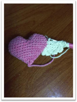 Amigurumi Winged Heart – step 31