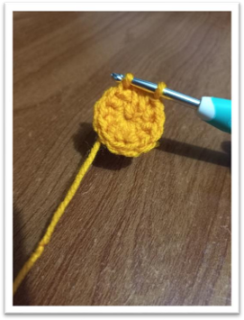 crochet christmas baubles – step 10