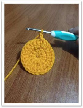 crochet christmas baubles – step 14