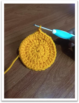 crochet christmas baubles – Cut the yarn Weave in /sew in the ends