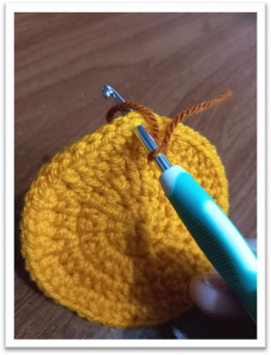 crochet christmas baubles – step 24