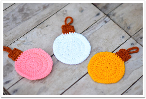 Easy Crochet Christmas Baubles  Free Pattern & Photo Tutorial