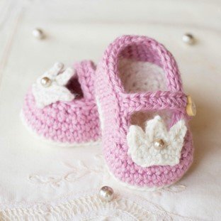 Princess Charlotte baby booties – step 1