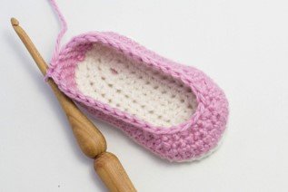 Princess Charlotte baby booties – step 4